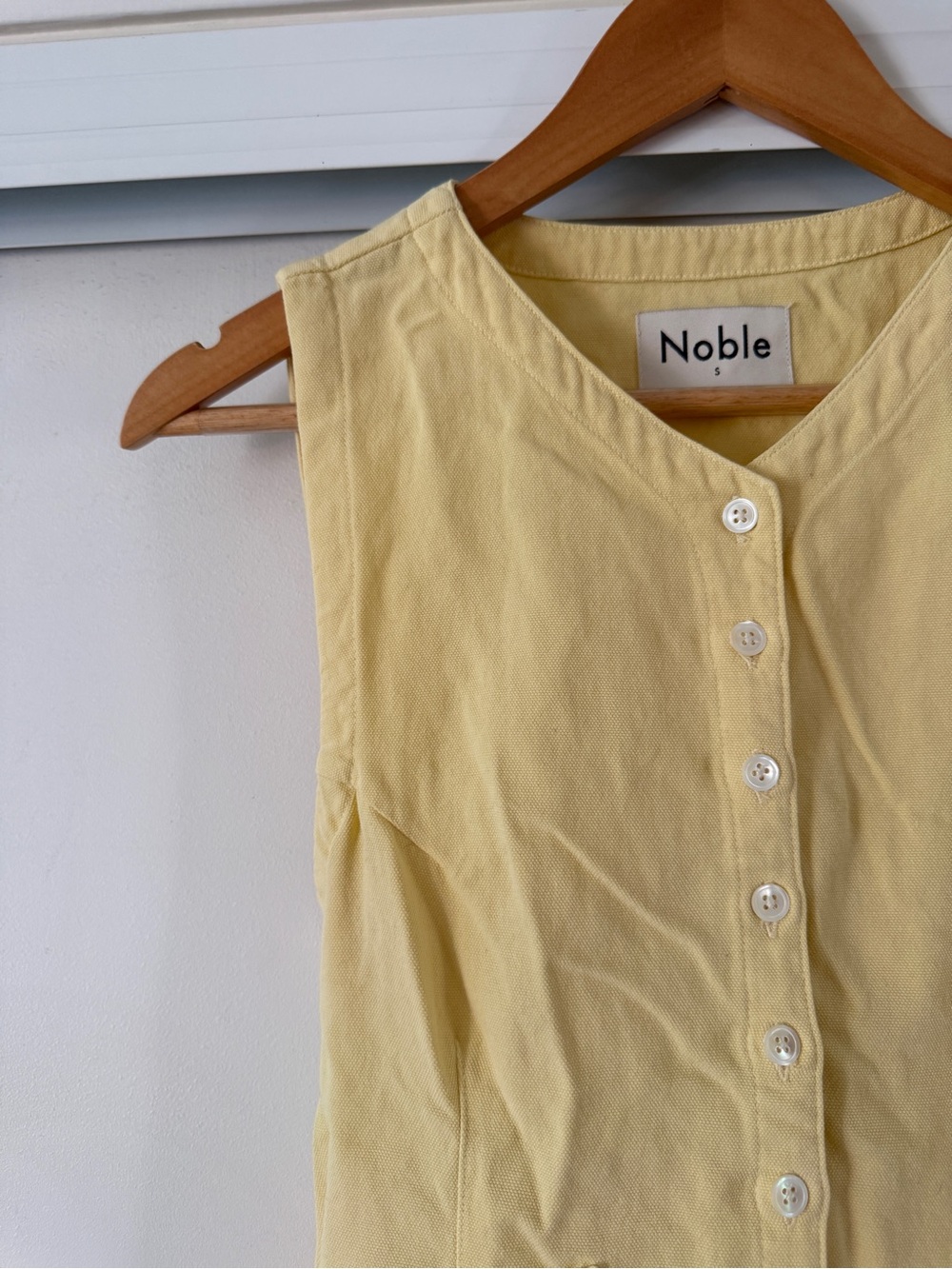 Noble Clothing Sleeveless Vest - Picture 3 of 6